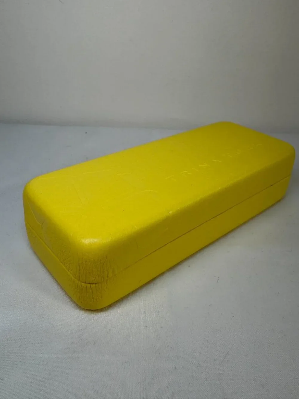 TRINA TURK Yellow Clamshell Glasses Eyeglass Sunglass Case and Cloth